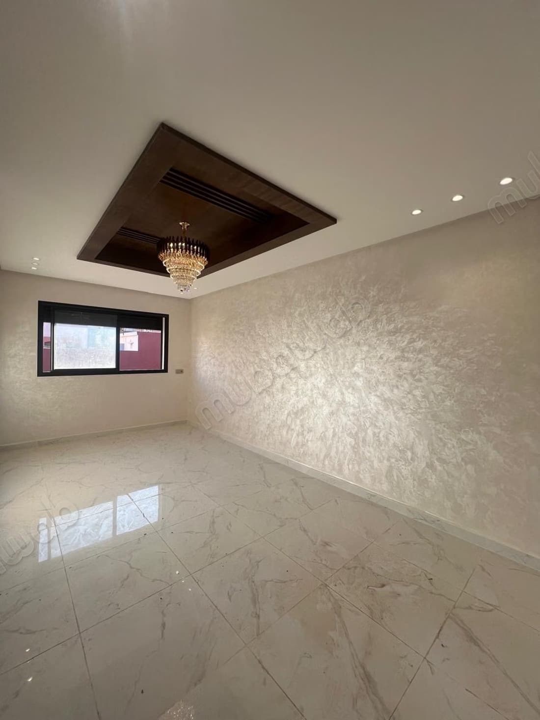 Bel appartement à vendre à le vallon. 6 pièces. Concierge e...