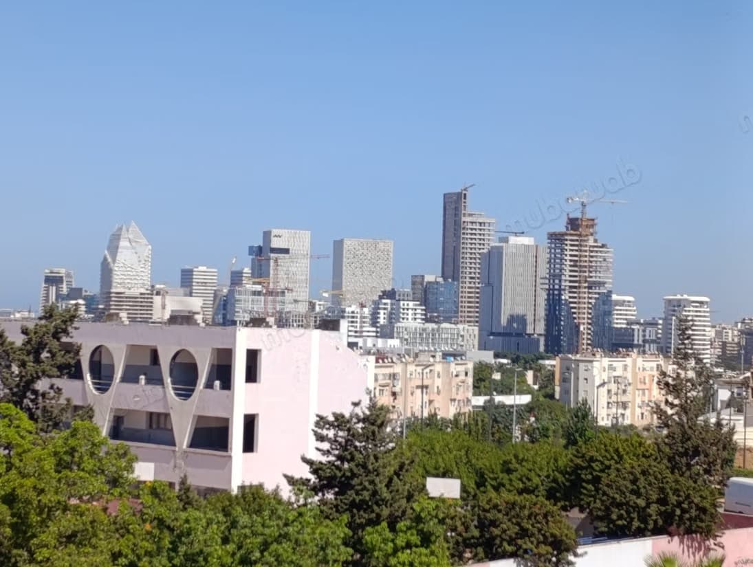 Oulfa, Bureau de 88 m² avec garage, dans un immeuble de bure...