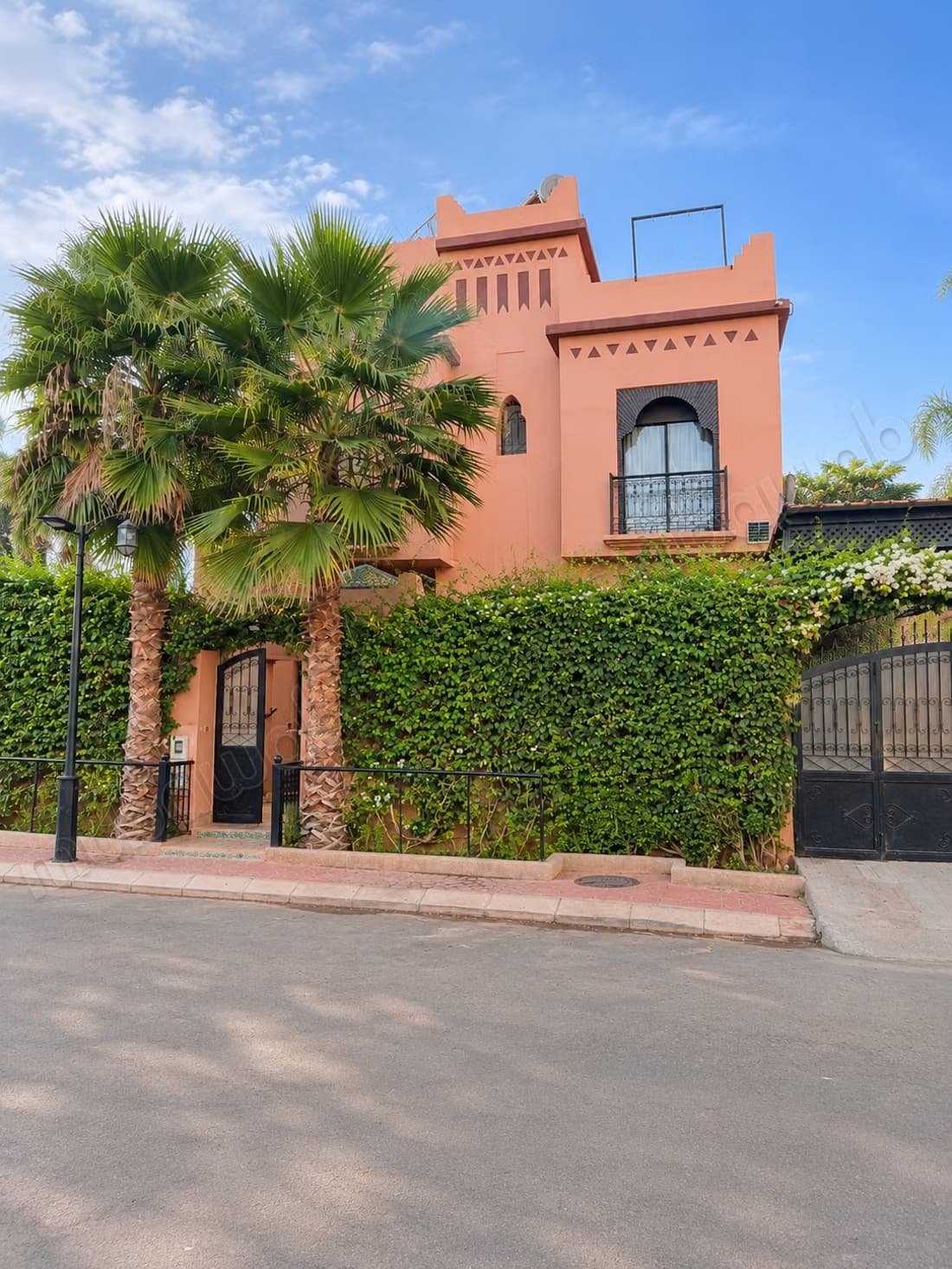 Villa de haut standing à vendre à Route de Fez. 4 pièces. Me...
