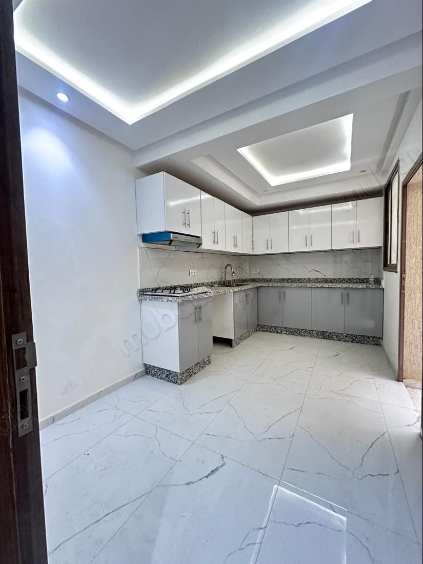 Appartement à vendre à Bouaakkaz. 3 chambres