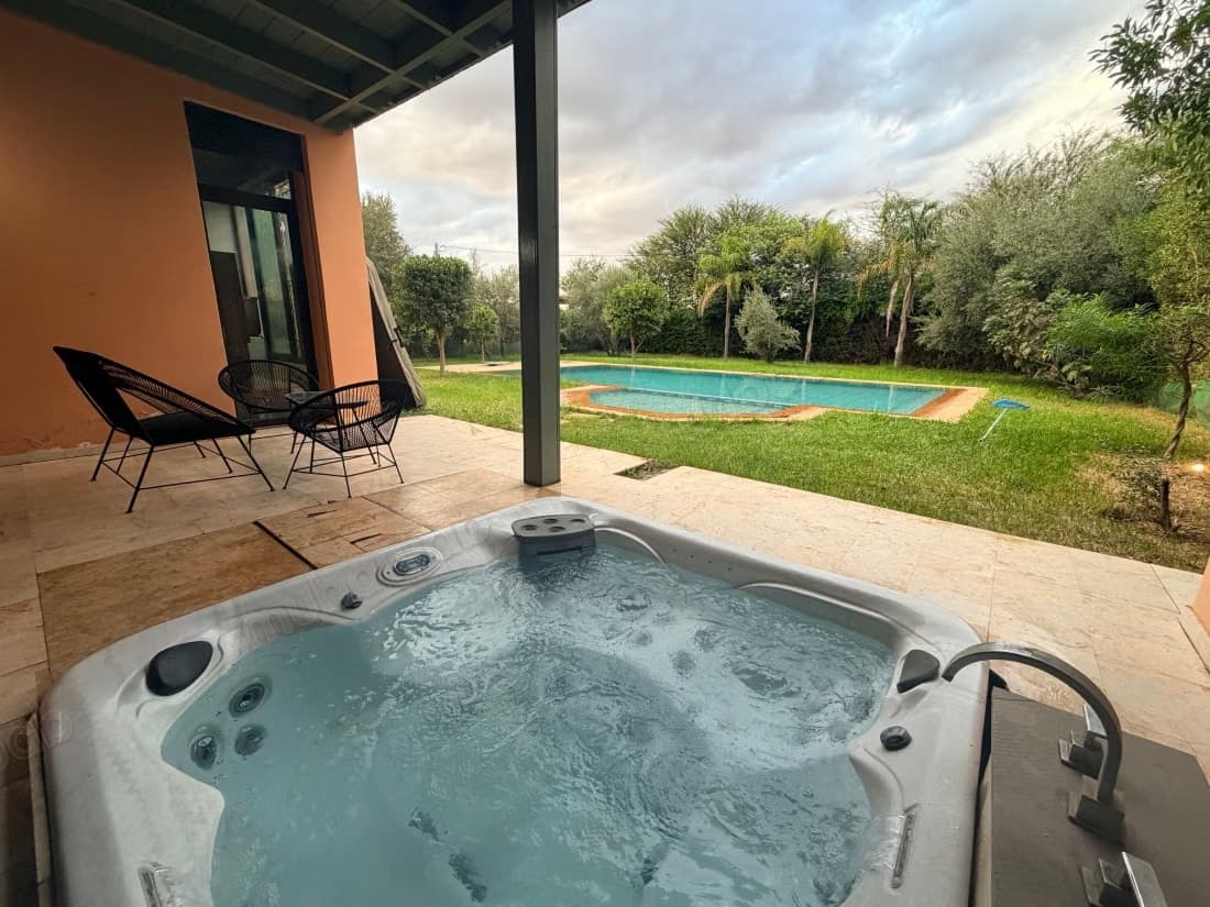 Villa meublée avec piscine et jacuzzi 4 chambres et 3 salles...