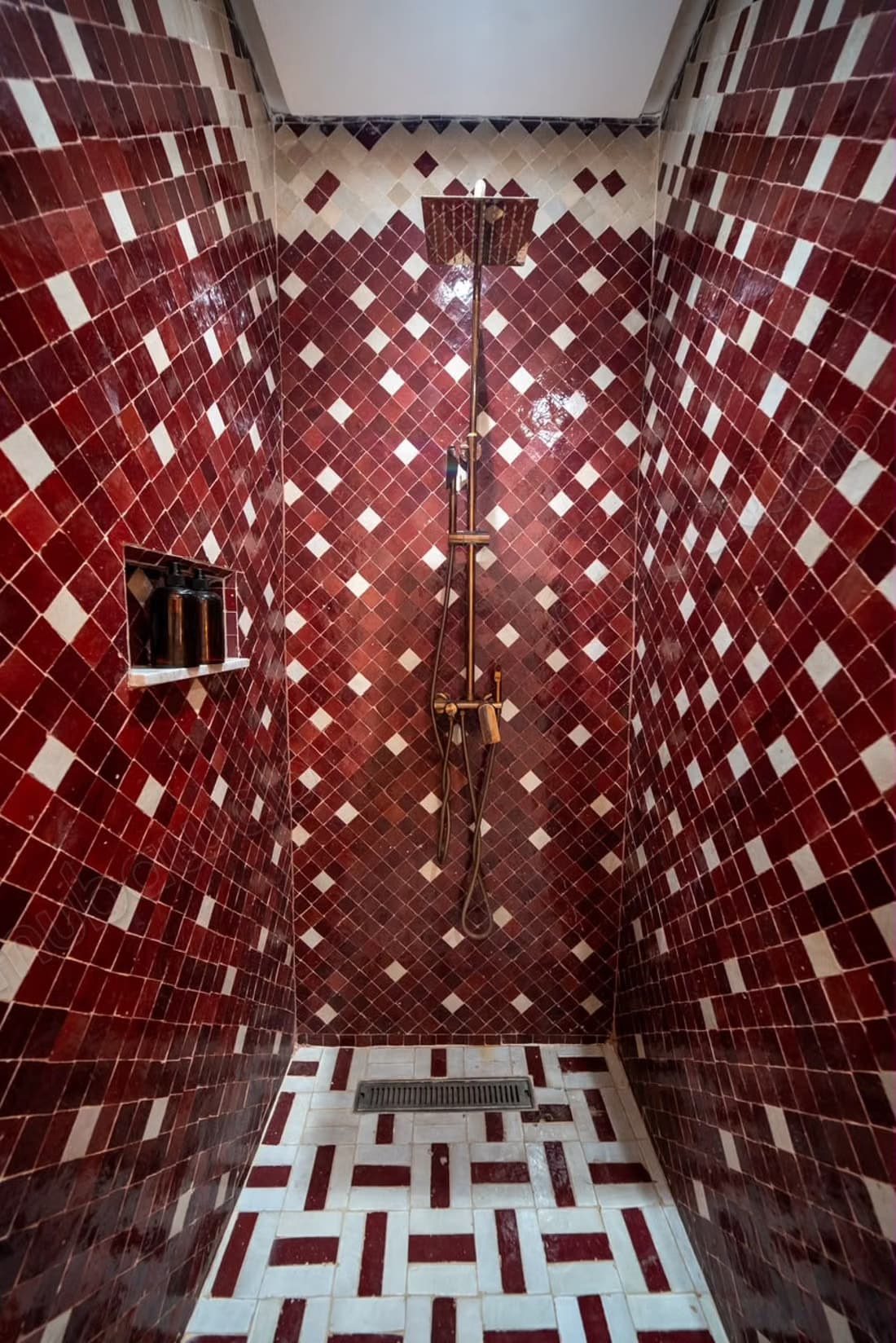 Riad Entièrement Rénové et Meublé à Vendre