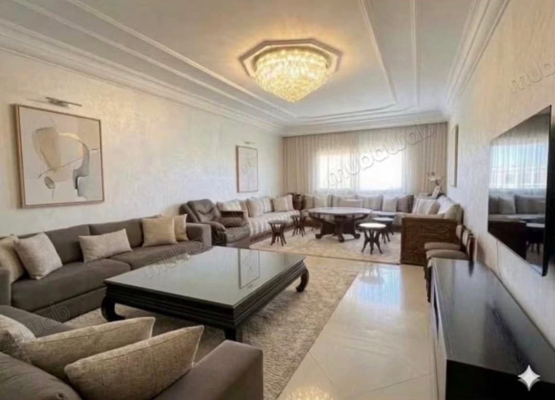 Vente d'un bel appartement à Les Hôpitaux. 1 Pièce. Salon tr...