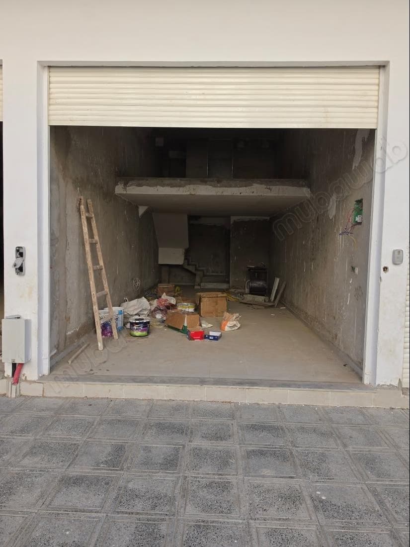 Local commercial à vendre à Val Fleuri. Surface totale 50 m²