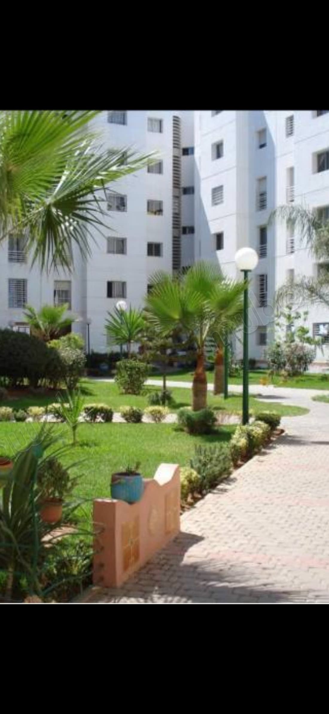 Vend appartement à Sidi Maarouf. 4 pièces confortables. Salo...