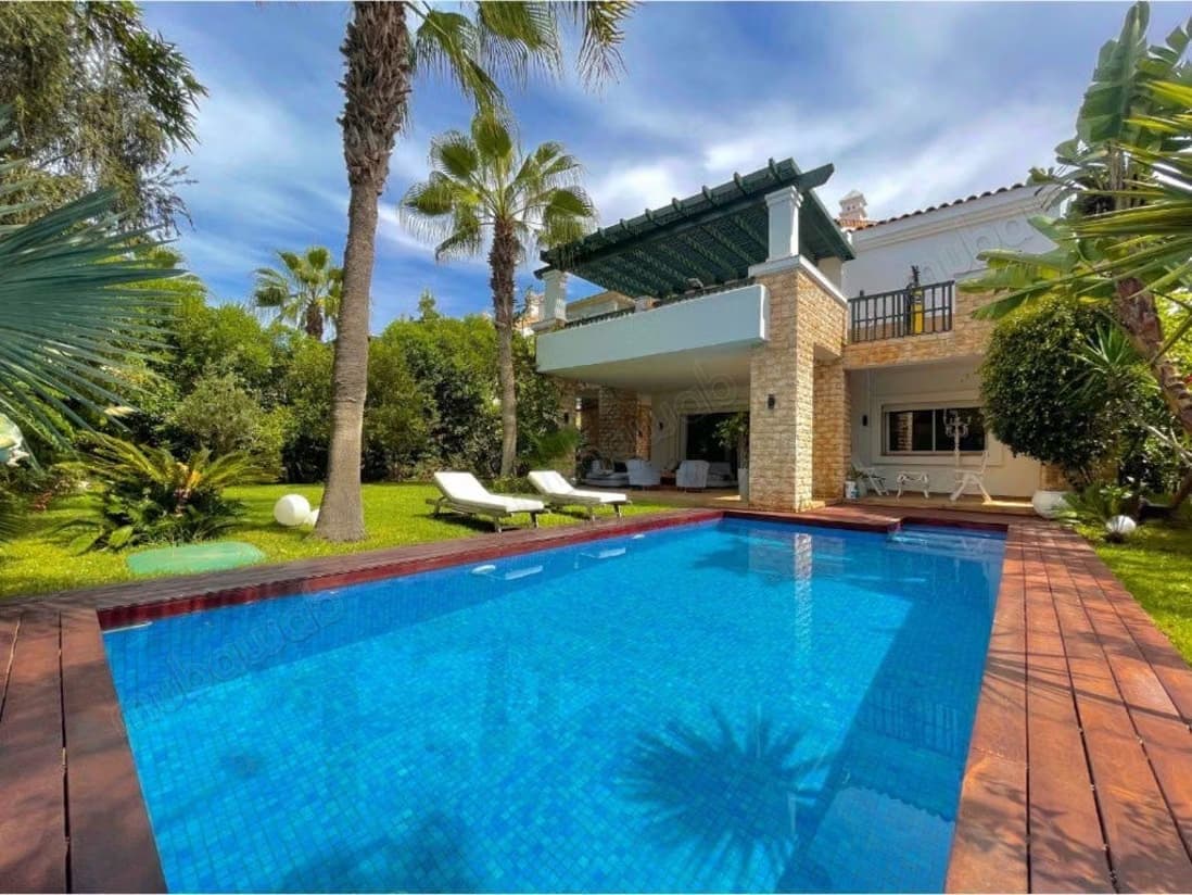 Villa de luxe à vendre à Ain Diab. Superficie 800 m²