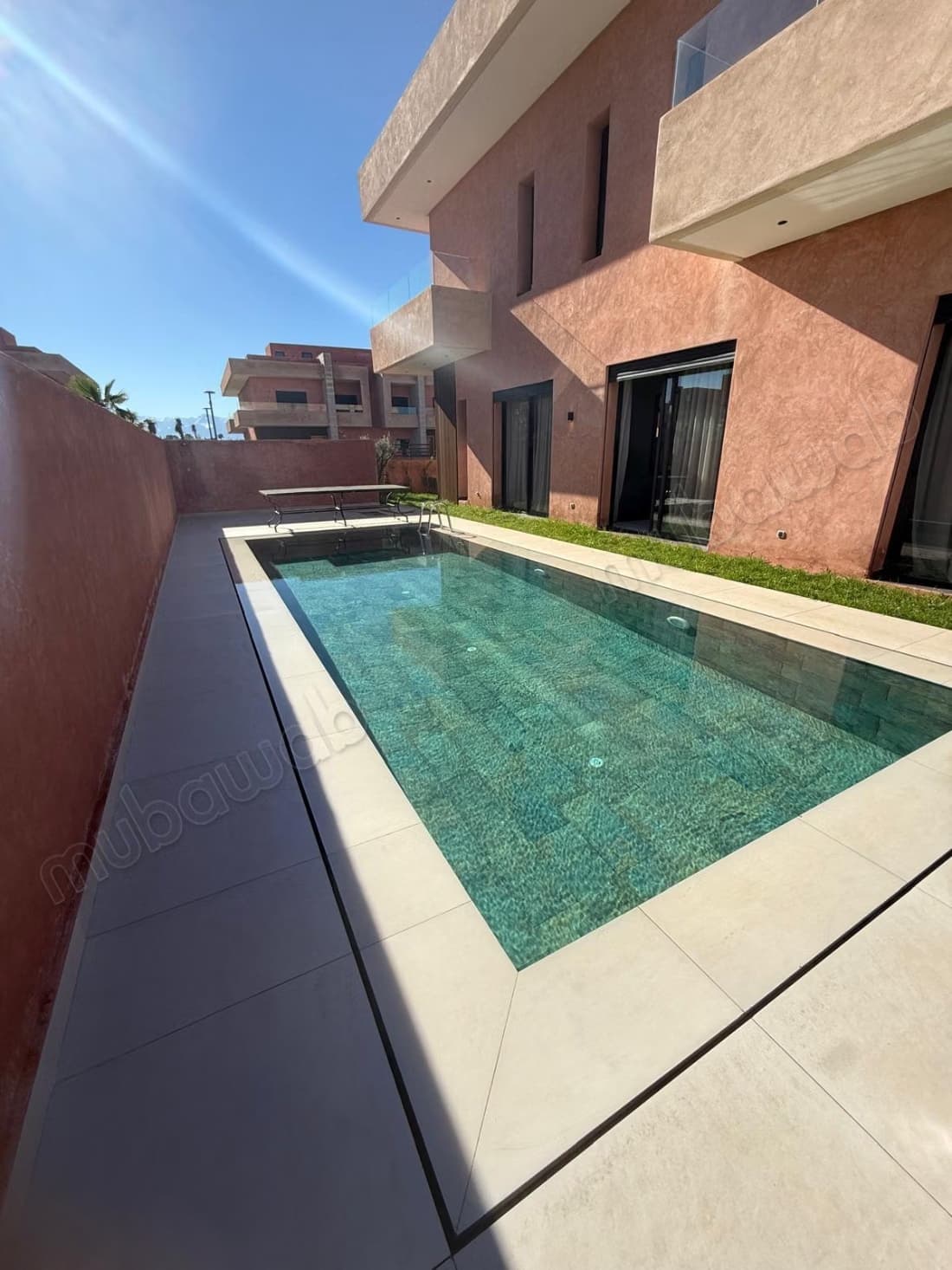 Villa meublée avec piscine – 500 m² de terrain, 250 m² habit...