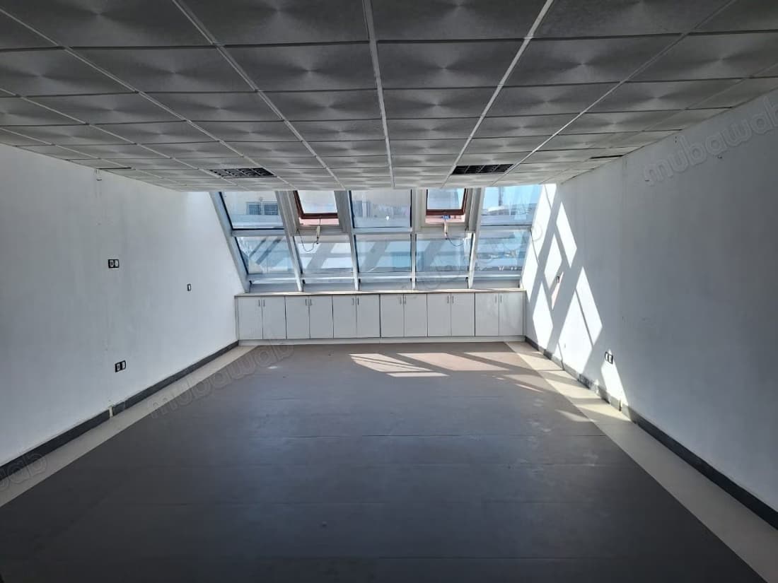 Bureaux à louer à Maamora. Superficie 70 m². Fenêtres avec d...
