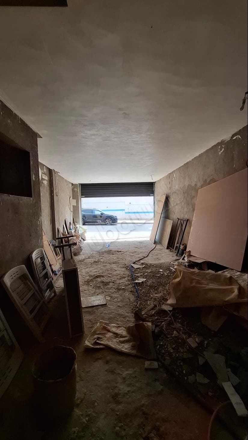 Louez ce local commercial à Assaka. Surface totale 80 m²