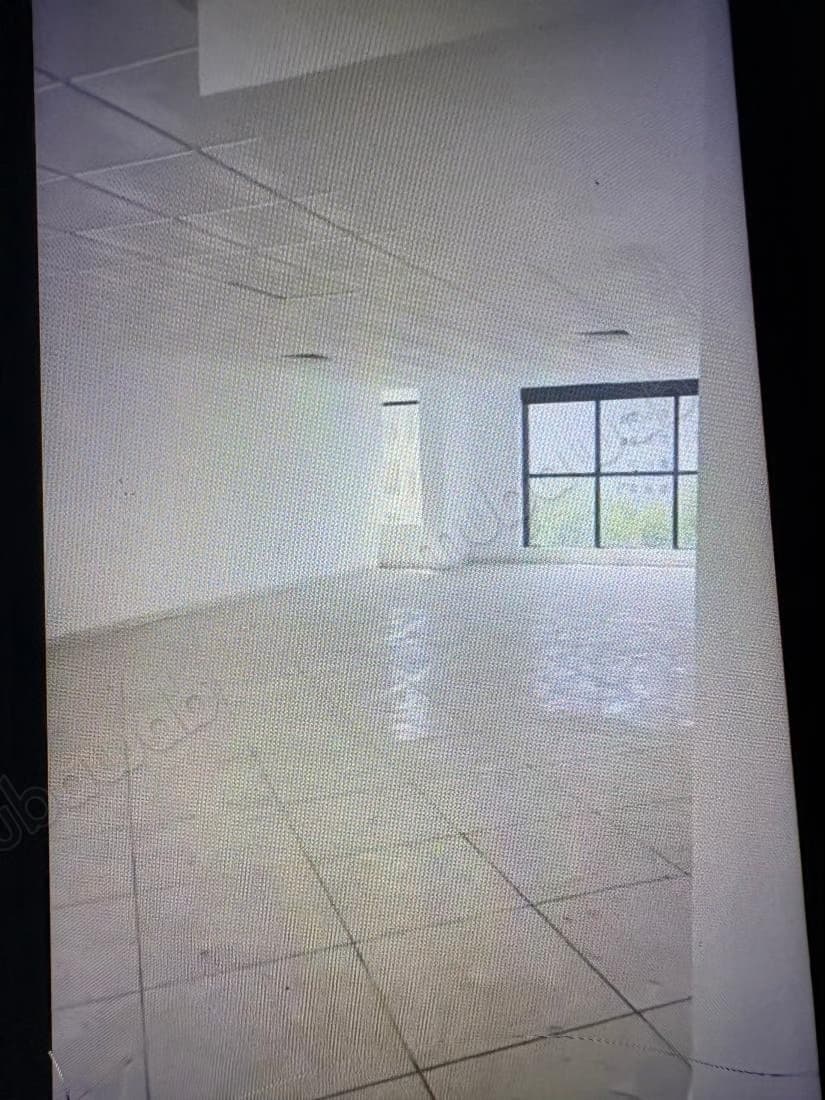 Bureaux en location en Centre. Surface de 110 m². Concierge...