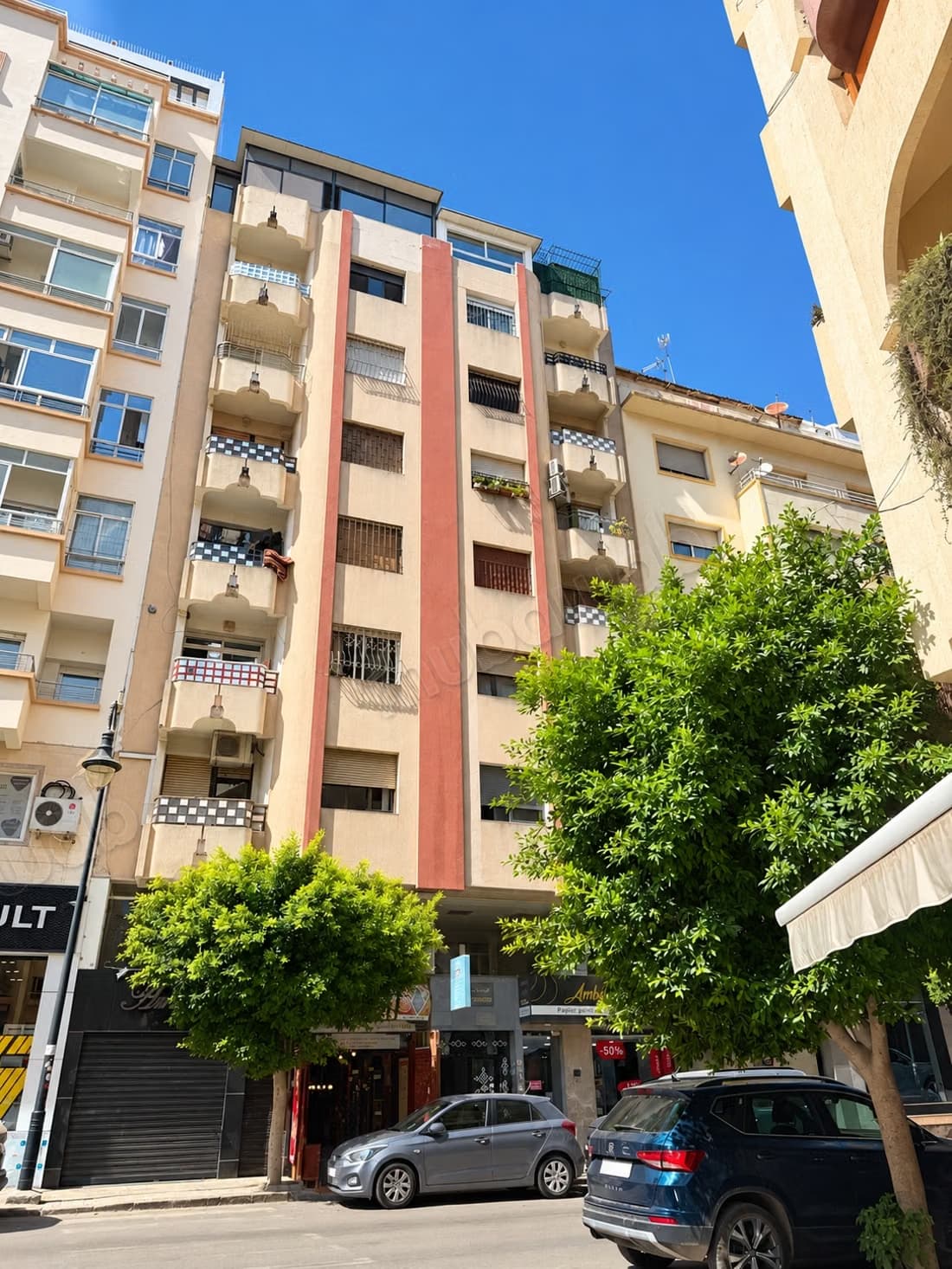 Appartement à vendre à Administratif. 5 pièces. Meublé