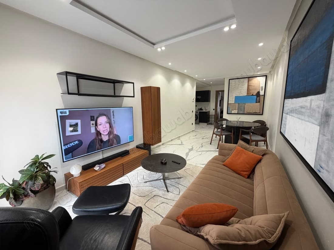Studio meublé avec une cour privative à louer