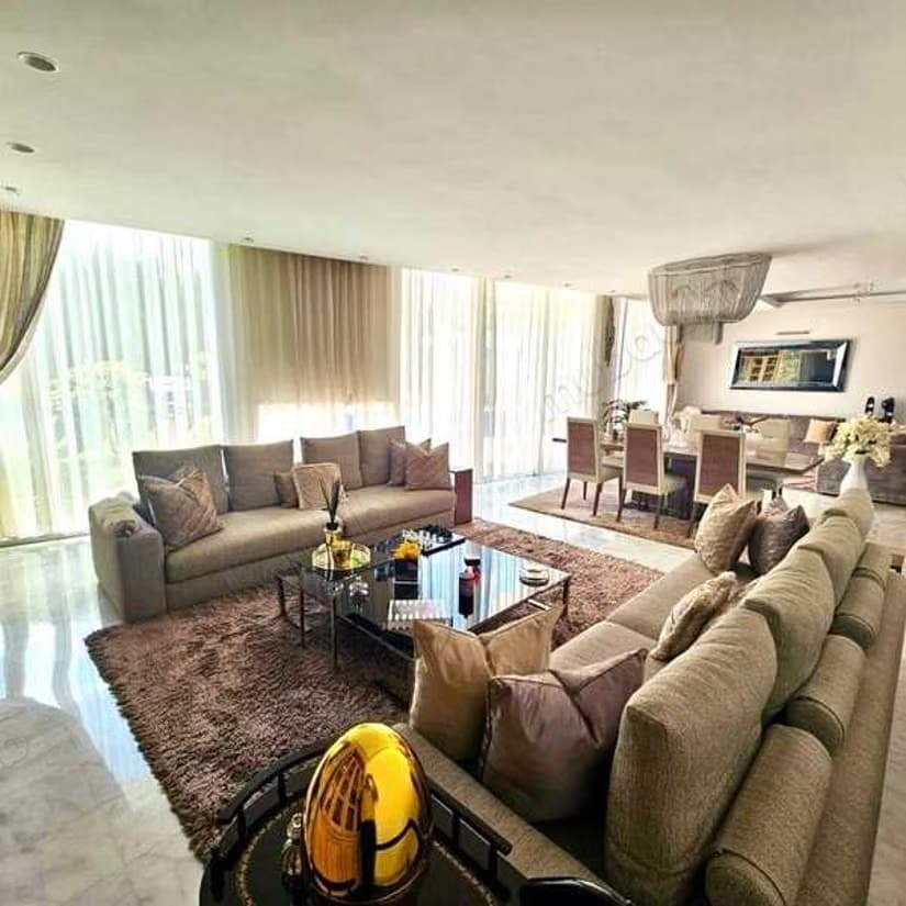 Villa à Louer de 610.0 m² à Bouskoura, Ville Verte