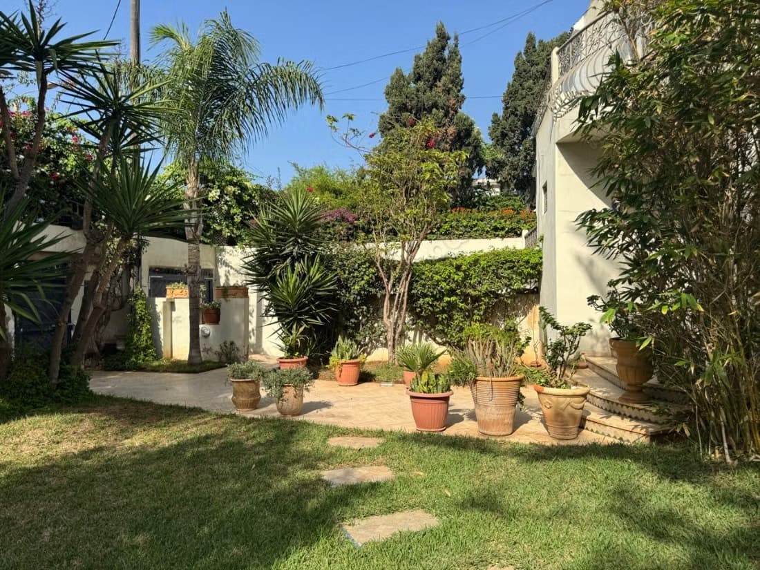 Splendide villa à vendre à Oasis. 5 pièces. Tout confort ave...