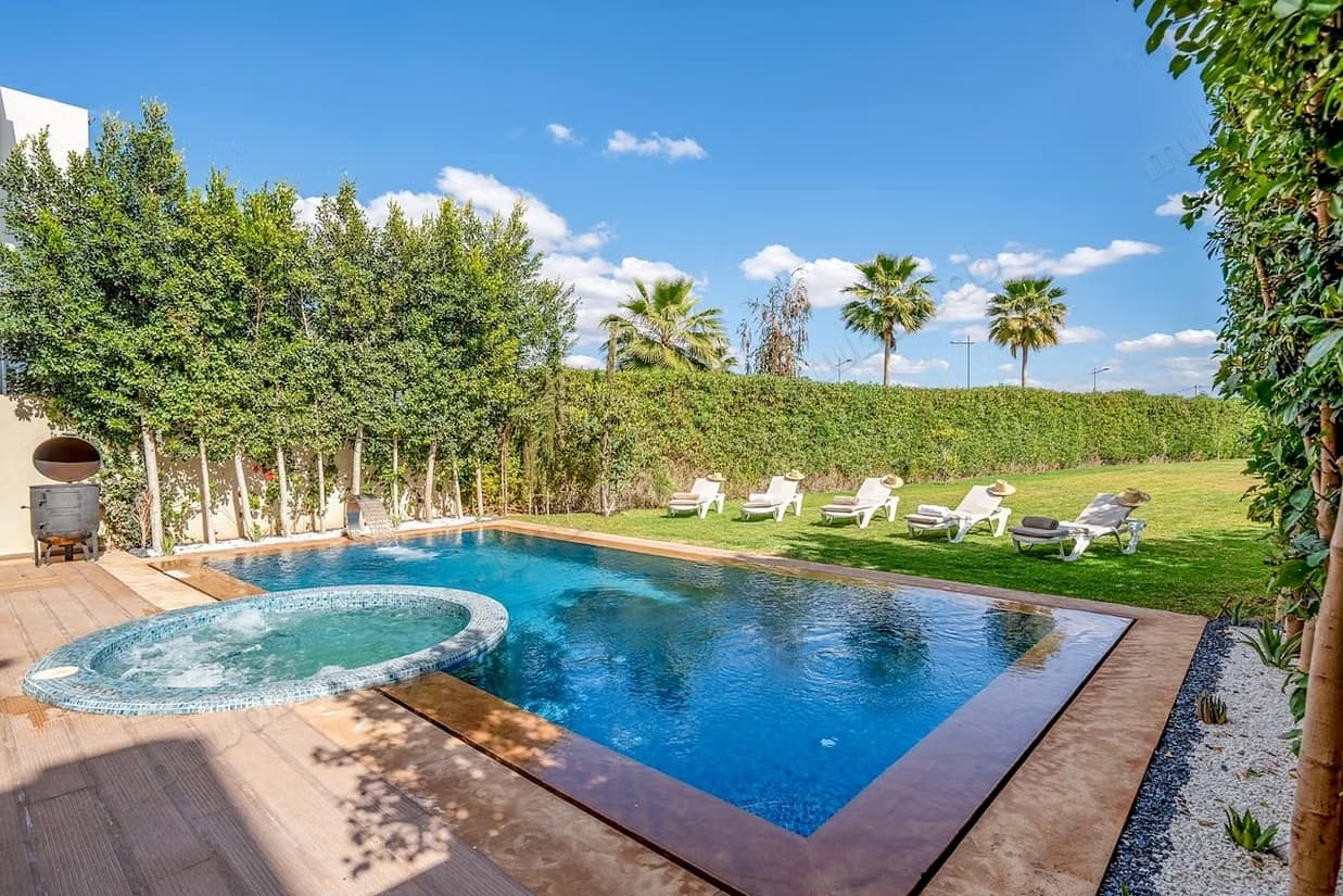 Somptueuse villa avc piscine hammam salle de sport