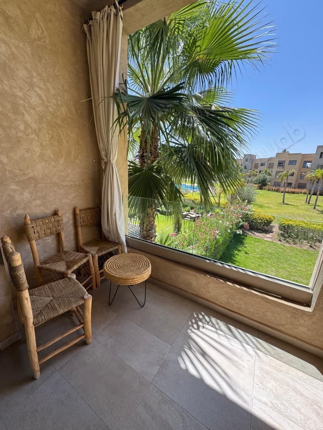 Louez cet appartement à Riad Al Atlas. Superficie 120 m². Bi...