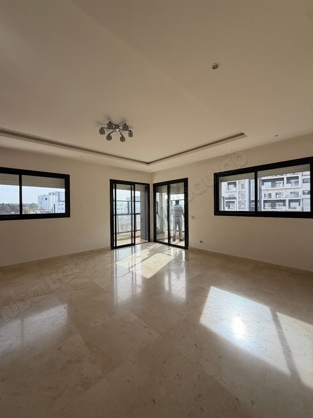 Vend appartement à Riyad. Surface totale 122 m². Porte bli...