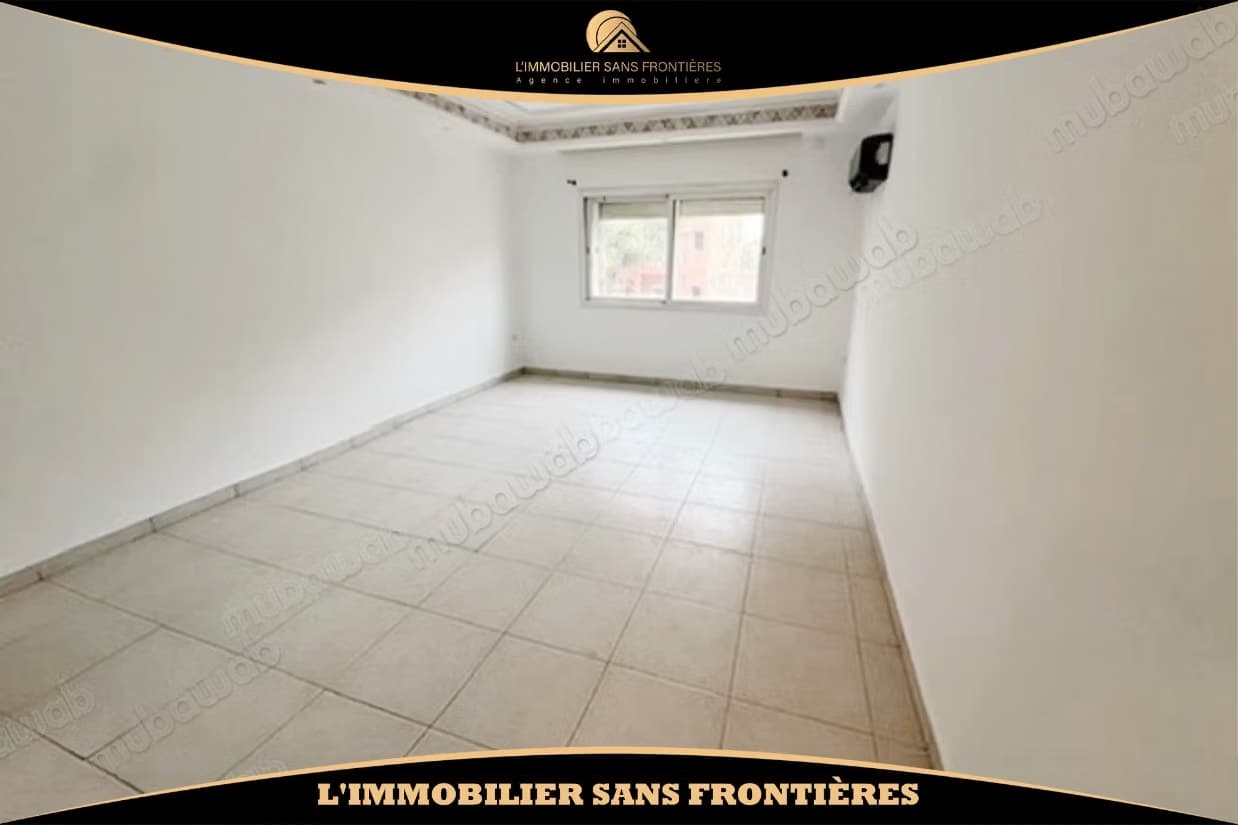 Appartement vide à louer à Camp El Ghoul