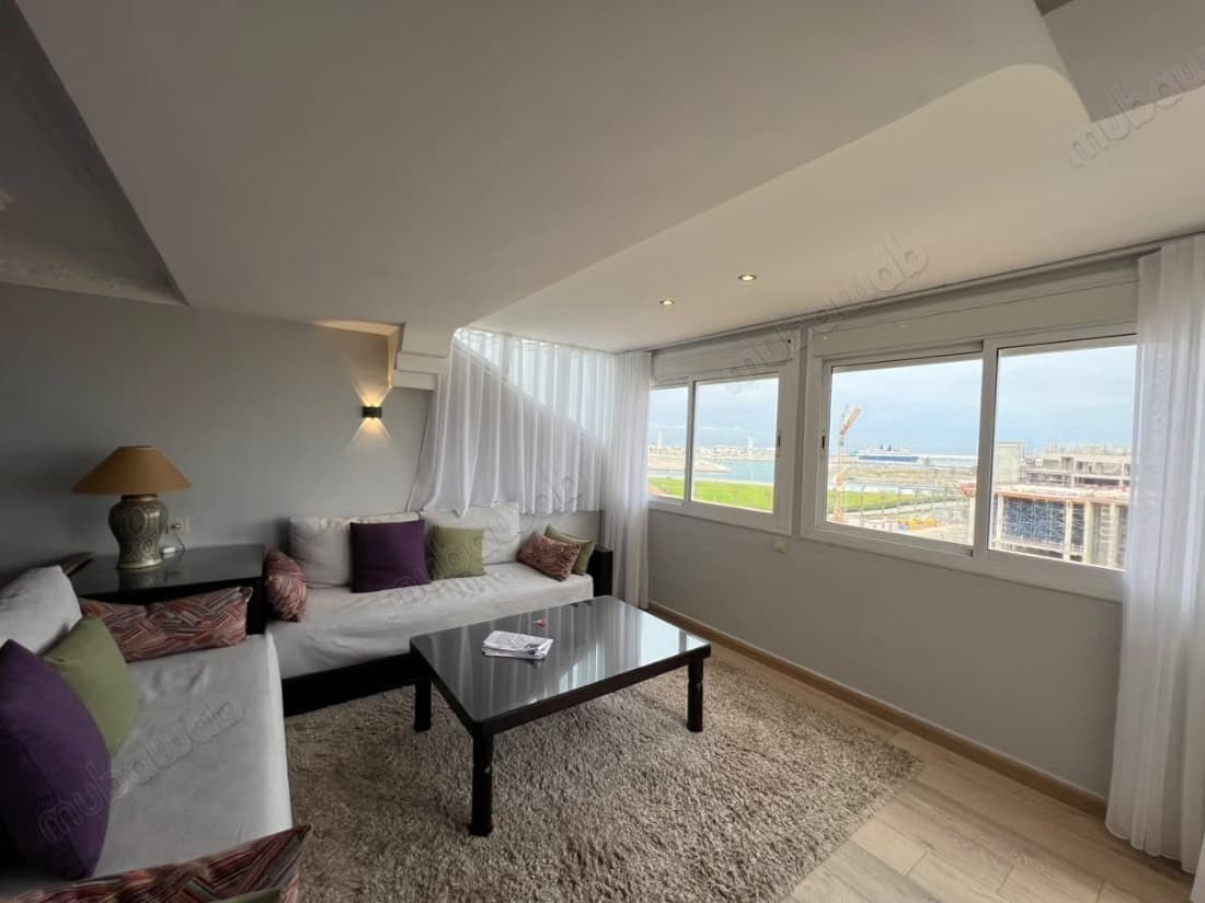 Bel appartement meublé en face marina