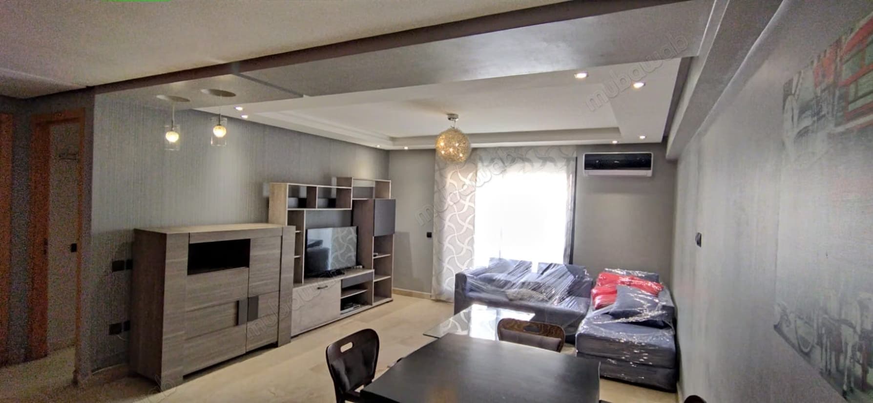 Studio moderne et propre plein Racine avec Garage