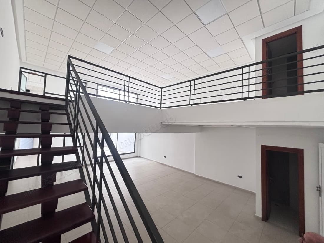 2 Bureaux à louer au centre. Surface totale 423 m²