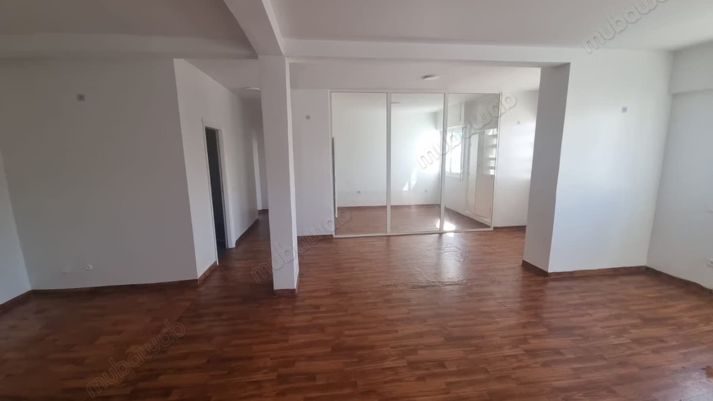 Bureau Lumineux 70m² Sans Vis à Vis