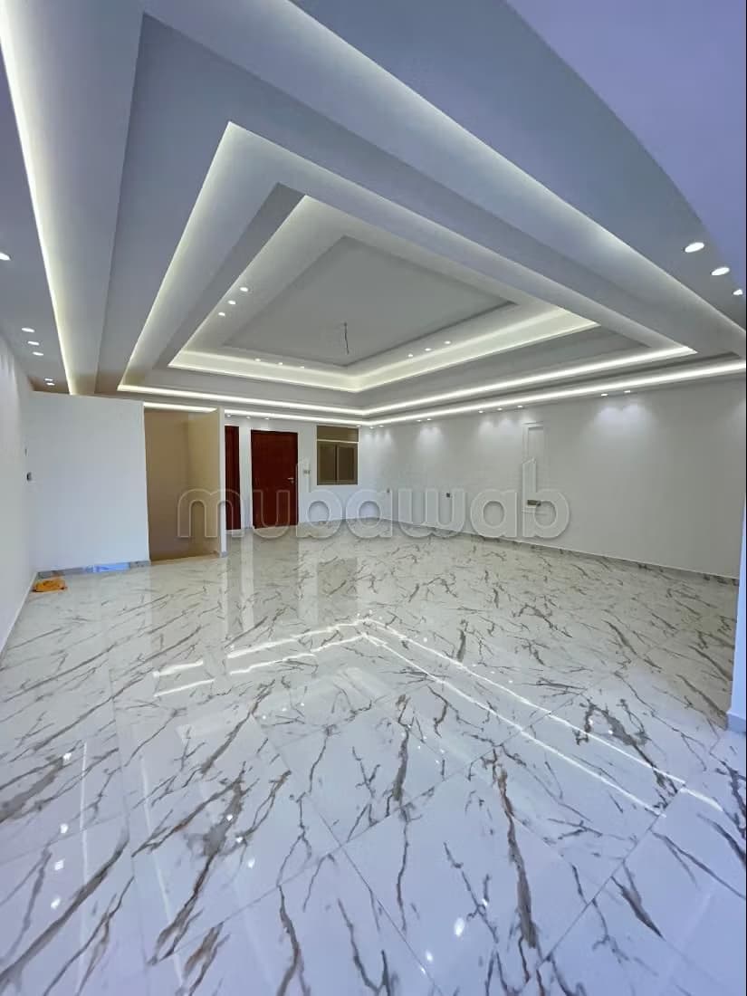 Louez votre résidence à boubana. Surface de 450 m². Sur troi...
