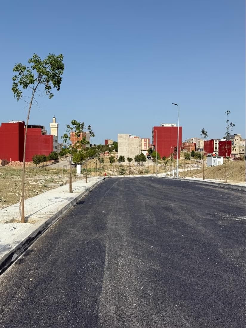 Post of land in a new area lotissement