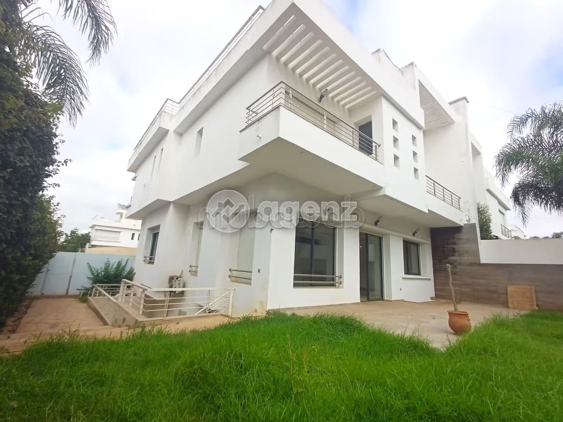 Villa à vendre 270 m², 5 chambres Sidi El Khadir Casablanca