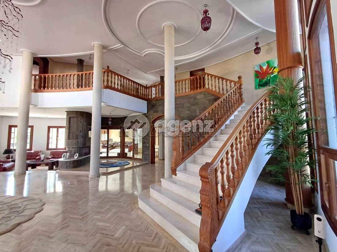 Villa à vendre 3 000 m², 8 chambres Souissi Rabat