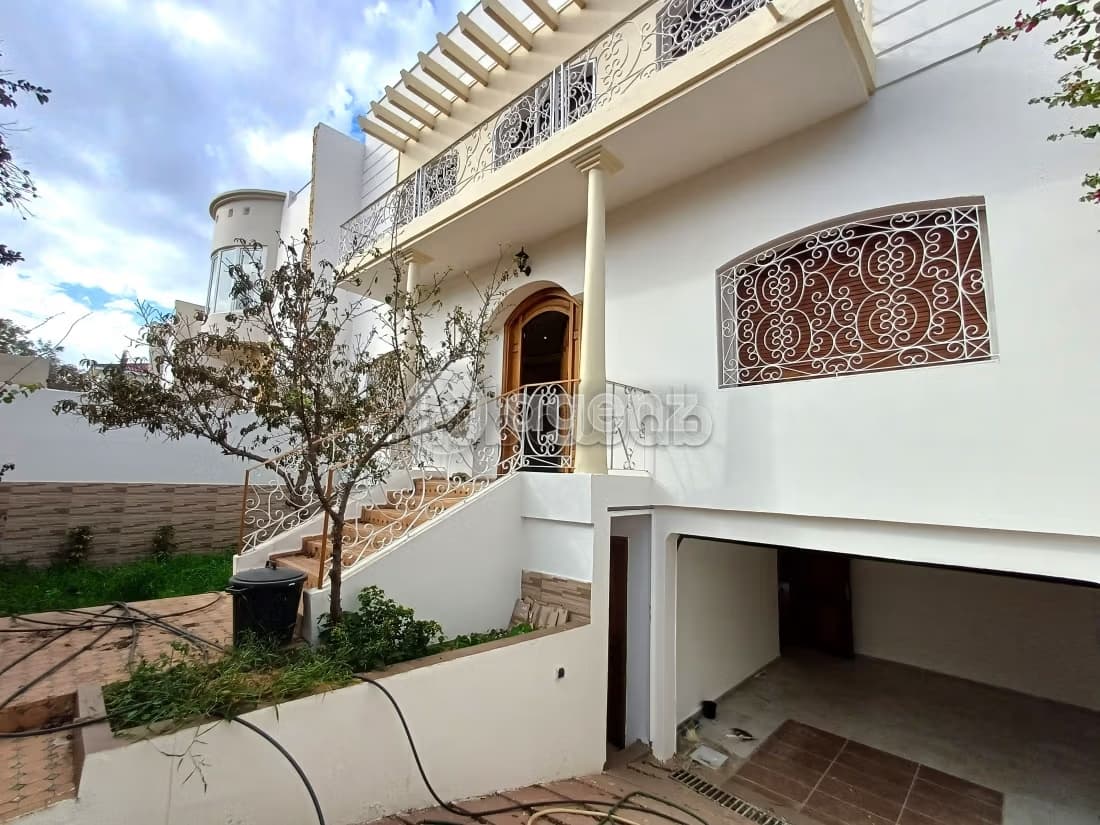 Villa à louer 296 m², 6 chambres Sidi Maarouf Casablanca