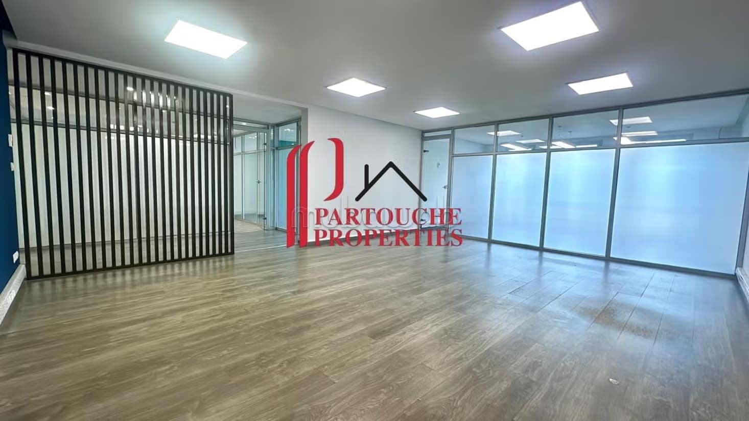 Superbe bureau 124m2 Vide Blvd ANFA 0 vis à vis