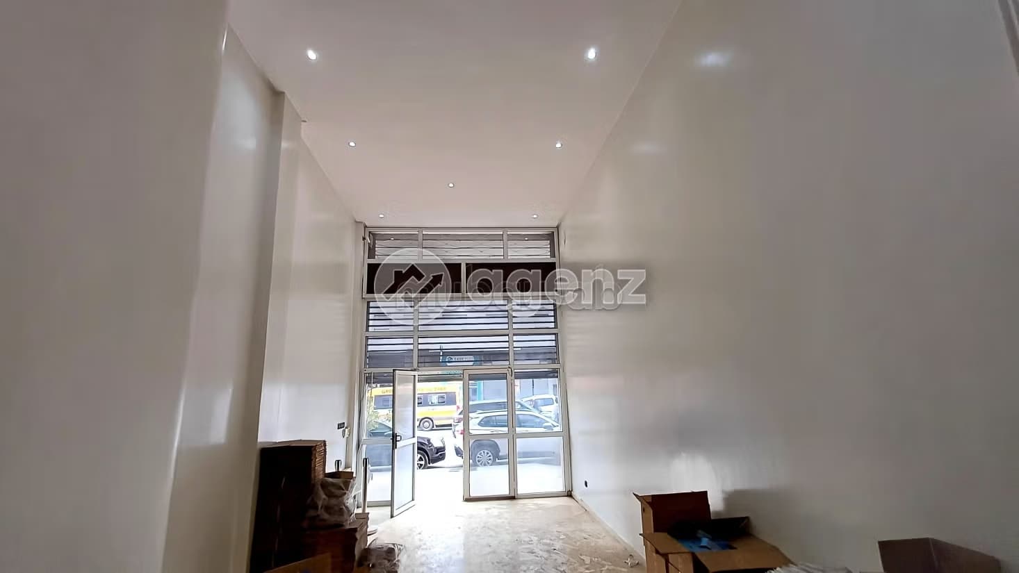 Commerce à vendre 175 m² Bourmana Fès
