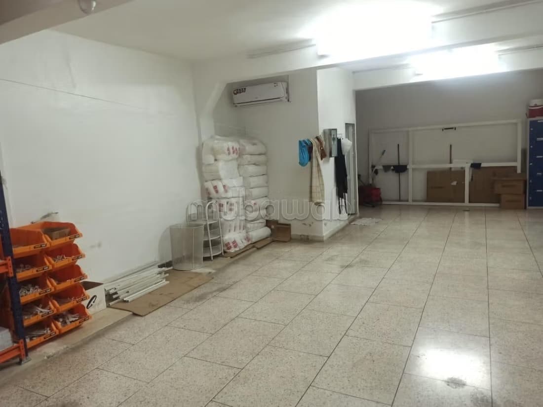 Très beau local commercial de 257m² sur 2 façades