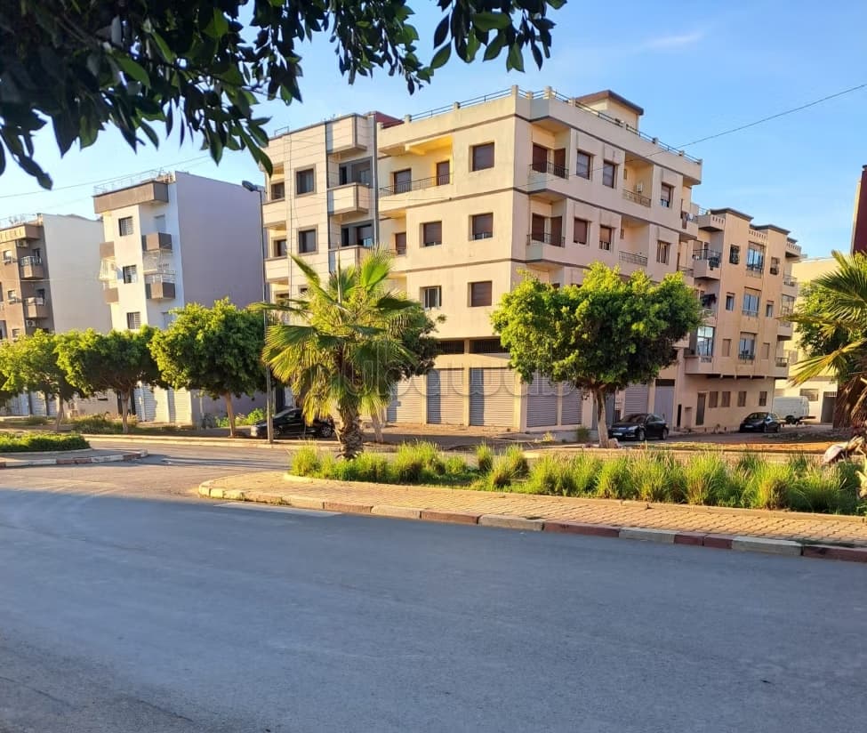 Local Angle 6 Façades 181m² Av. Mohammed V