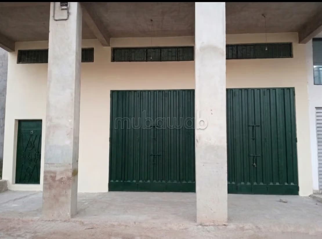Louez le local idéal à Assaka. Surface totale 80 m²