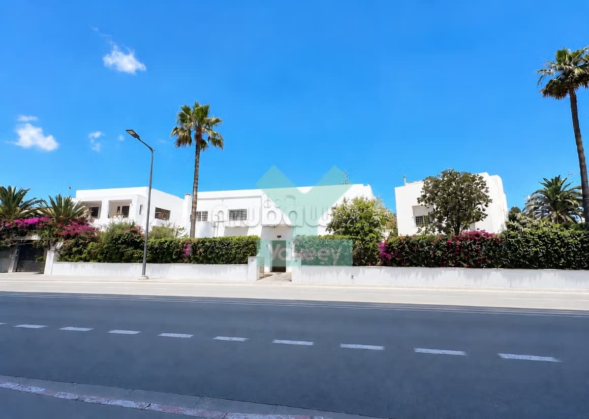 Emplacement prime pour cette villa commerciale