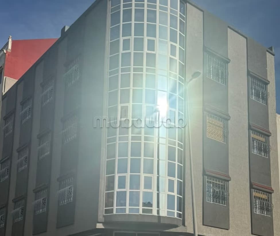 Maison avec 3 magasins et 2 entre sous sol