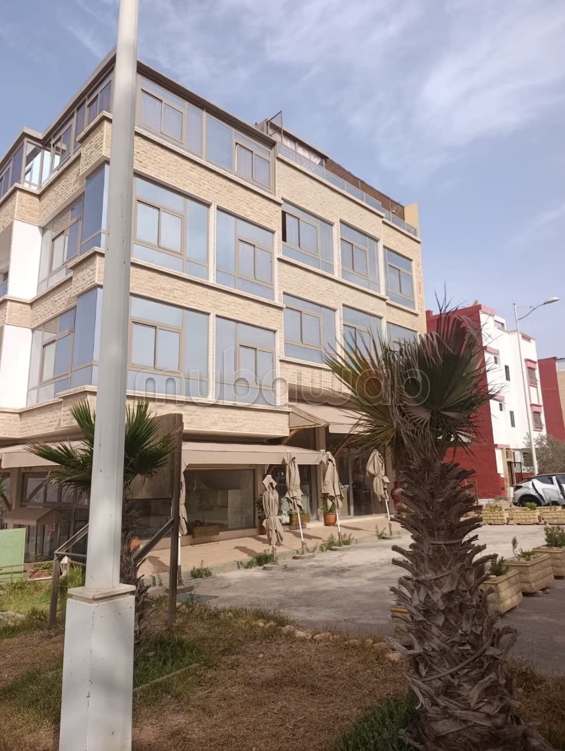 Bel Immeuble 5 apt et un commerce