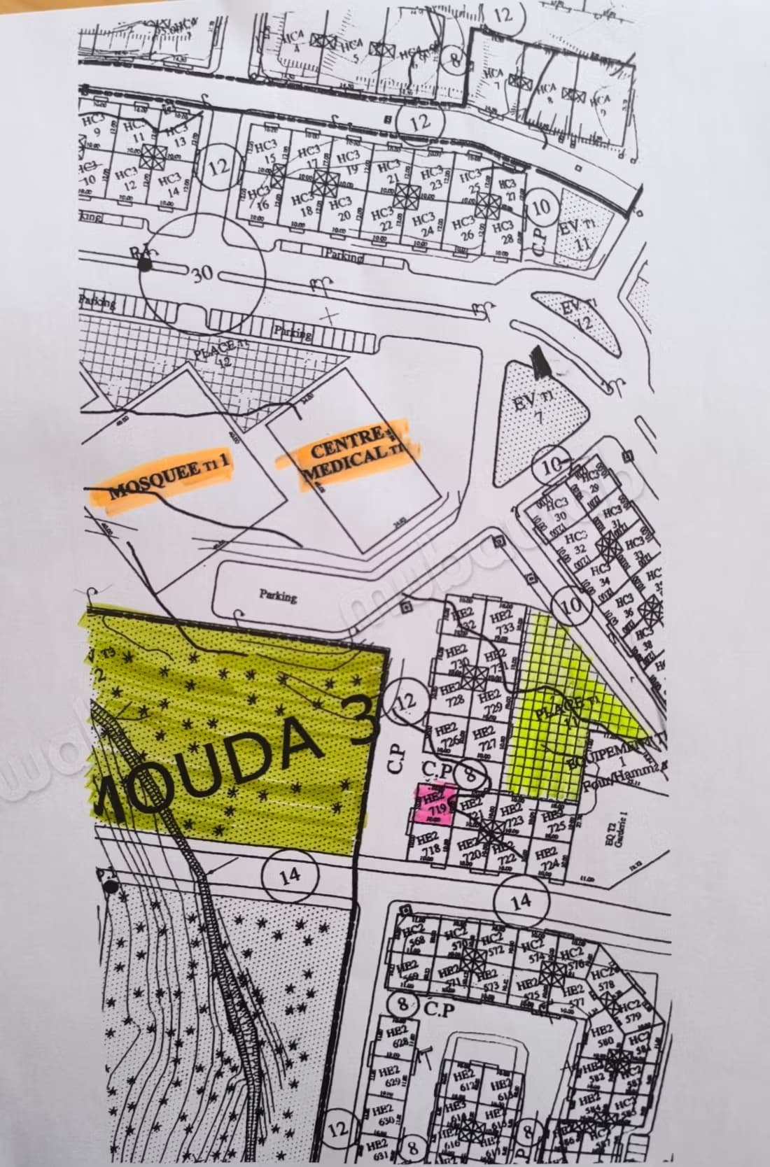 Terrain de 100 m², titre divisé, papiers complets, taxes pay...