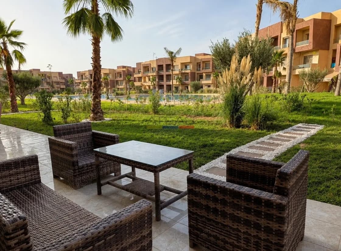 Appartement avec terrasse, jardin et piscine