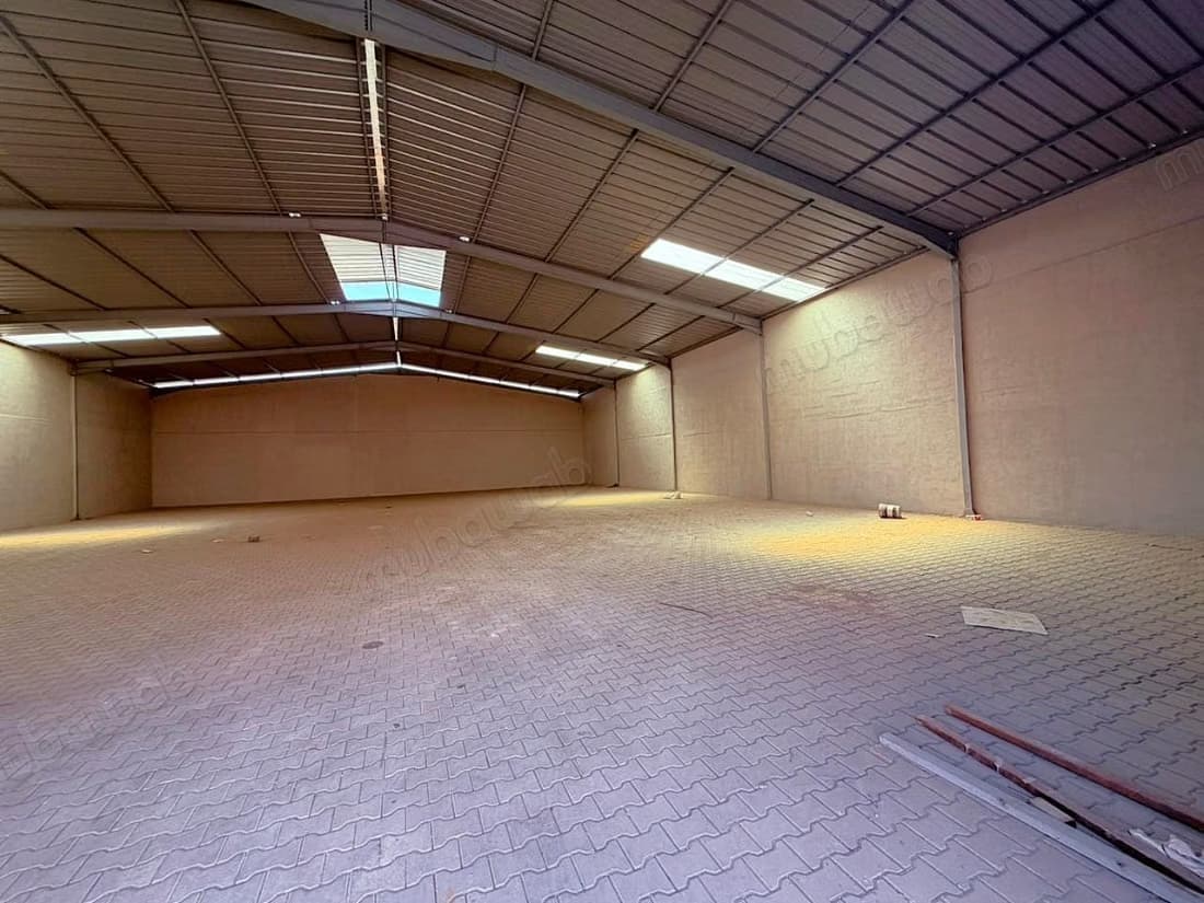 Hangars de 700m² et 1000m² a Harbil