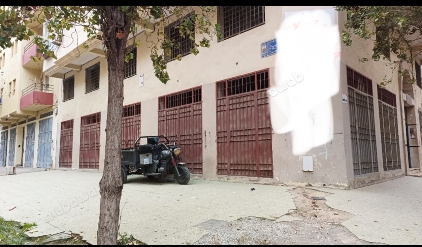 Louez ce local commercial à Aouama Gharbia. Superficie 220 m...