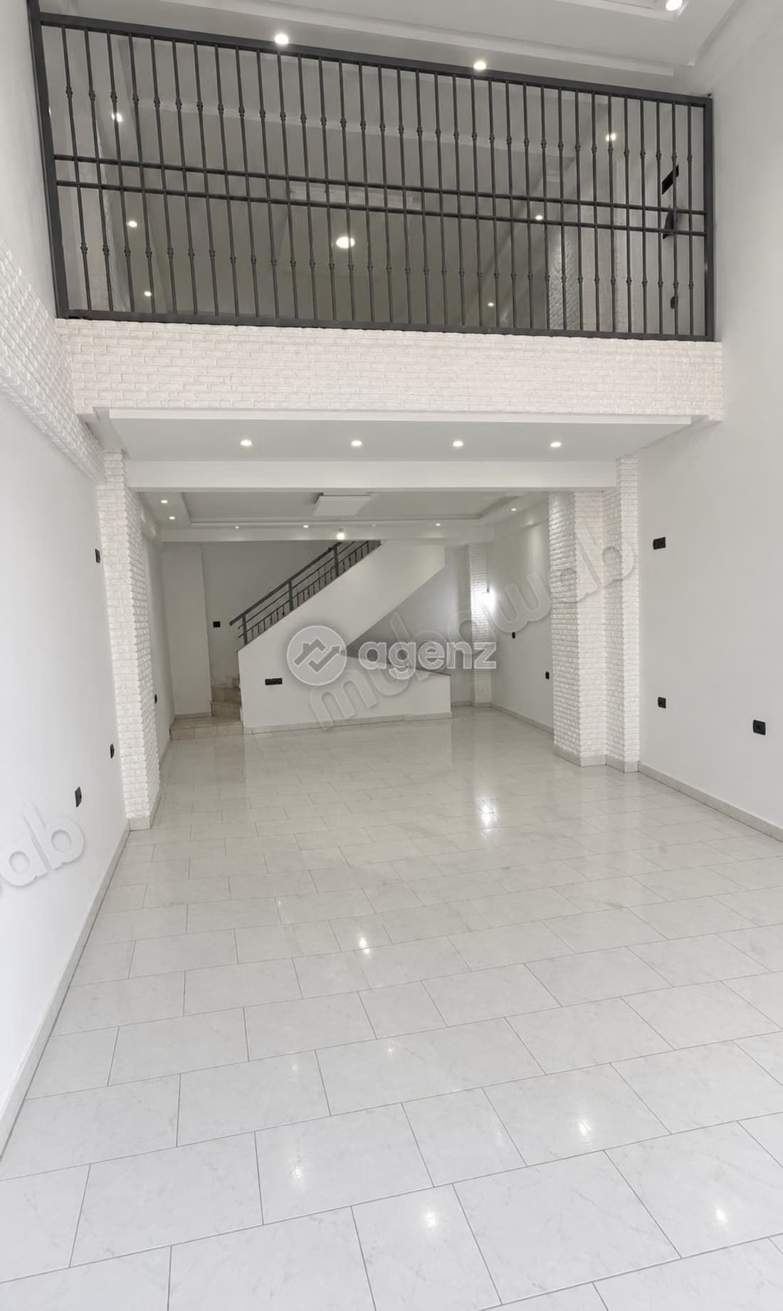 Commerce à louer 98 m² Hay Tarik Casablanca